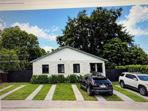 423 Nw 32nd Pl, Miami, FL, 33125 | Card Image