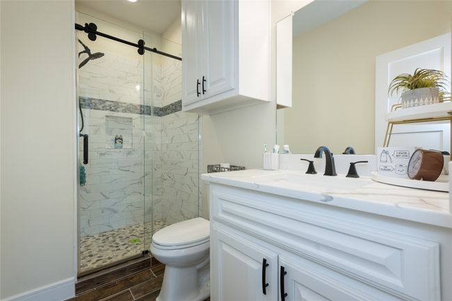 Ensuite Full Bathroom Downstairs | Image 32