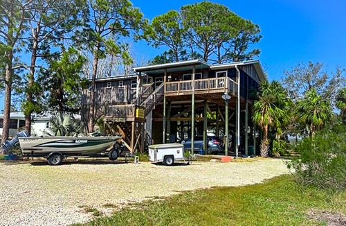 16448 Hodges Ave, CEDAR KEY, FL, 32625 | Card Image
