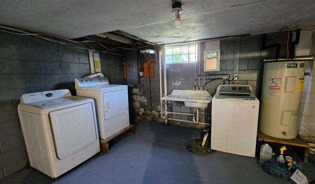 Basement laundry | Image 32