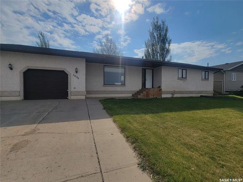 5034 Mirror Dr, Macklin, SK, S0L2C0 | Card Image