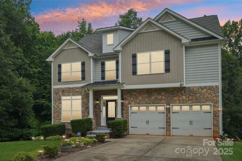 5021 Meadow Woods Dr, Lowell, NC, 28098-2202 | Card Image