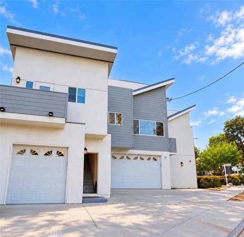c-2500 Hermosa Ave, Montrose, CA, 91020-2700 | Card Image
