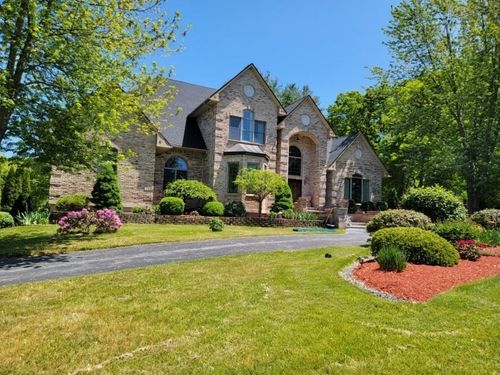 48 Laurie Ln, Swansea, MA, 02777-5031 | Card Image