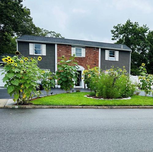 18 William St, Coram, NY, 11727-1127 | Card Image