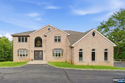 27 Sparrowbush Rd, Mahwah, NJ, 07430-1524 | Card Image