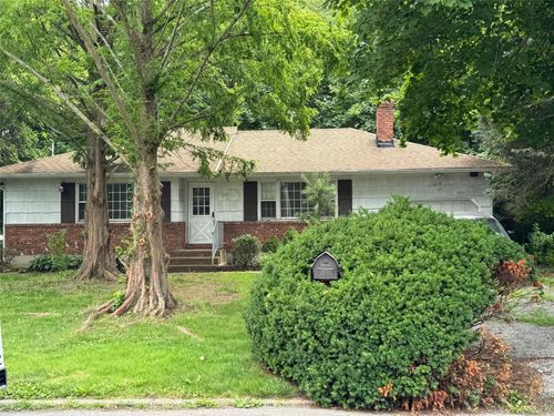 42 Babylon St, Islip Terrace, NY, 11752-1002 | Card Image