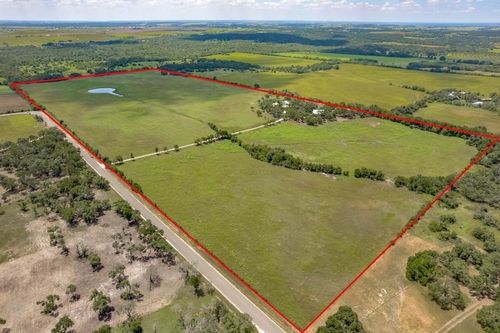 870 County Road 302, Jarrell, TX, 76537-1657 | Card Image