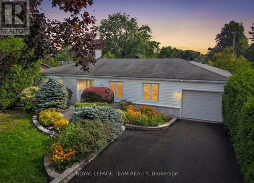 2713 Dupont Street, Ottawa, ON, K1V8N2 | Card Image