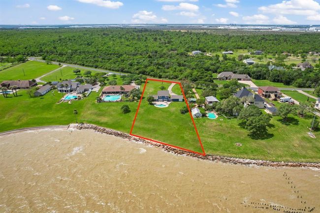 11320 Cedar Gully Rd, House other with 3 bedrooms, 2 bathrooms and 3 parking in Beach City TX | Image 8