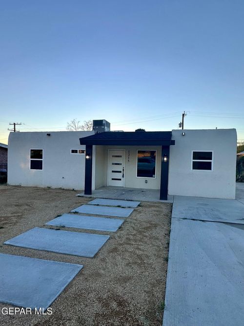 1215 Wagner Ln, El Paso, TX, 79903-3342 | Card Image