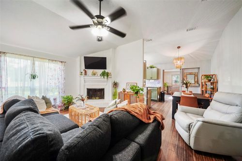 7477 Hidden Acres Dr, Cleveland, TX, 77328-2630 | Card Image