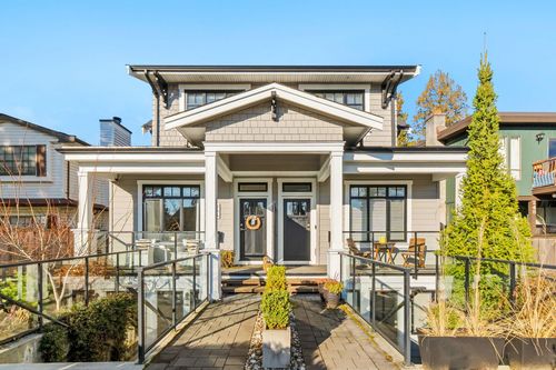 244 E 18th St, North Vancouver, BC, V7L2X6 | Card Image