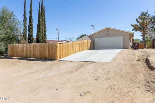 61681 Palm Vista Dr, Joshua Tree, CA, 92252-2448 | Card Image