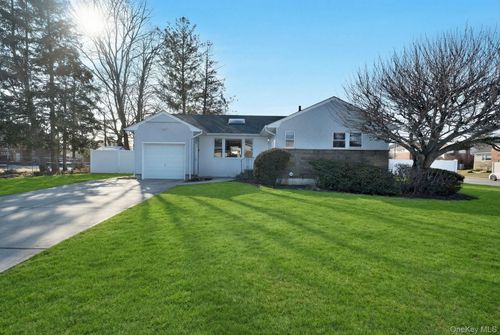 1 Stauber Dr, Plainview, NY, 11803-4843 | Card Image