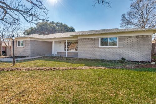 4820 Briarwood Ln, Fort Worth, TX, 76103-1703 | Card Image
