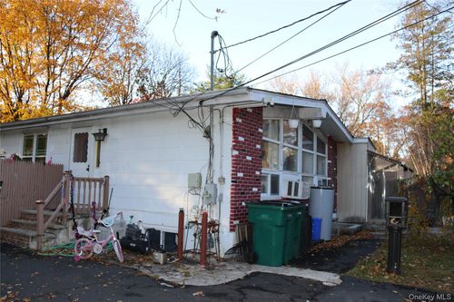 5 Carrie Ln, Nanuet, NY, 10954-3219 | Card Image