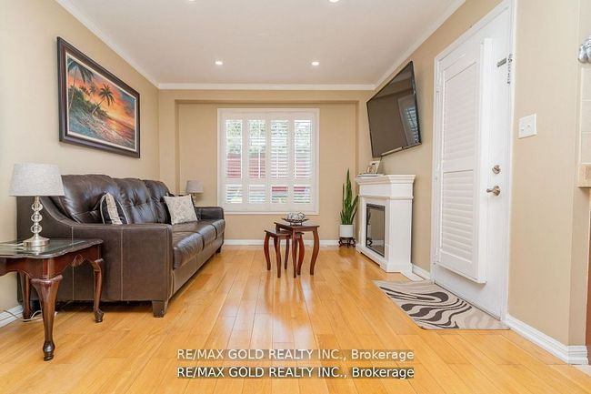 34 Jingle Cres, House attached with 4 bedrooms, 4 bathrooms and 2 parking in Brampton ON | Image 14