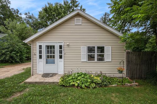 232 Sorin St, Niles, MI, 49120-4182 | Card Image