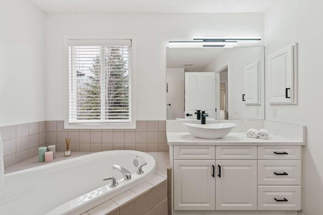 137 St Moritz Pl Sw, House other with 5 bedrooms, 4 bathrooms and 4 parking in Calgary AB | Image 22