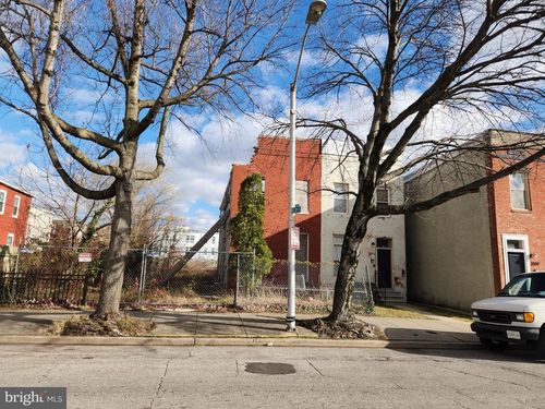 2013 Barclay St, BALTIMORE, MD, 21218-6131 | Card Image