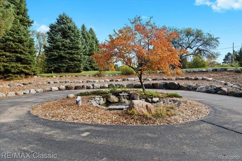 2345 E Commerce St, Milford, MI, 48381-1446 | Card Image