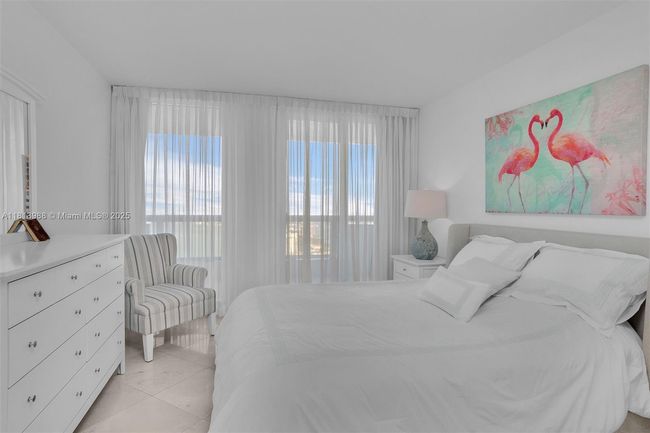 APT-3332 - 1717 N Bayshore Dr, Condo with 2 bedrooms, 2 bathrooms and null parking in Miami FL | Image 13