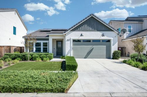 2071 N Hughes Avenue, Clovis, CA, 93619 | Card Image