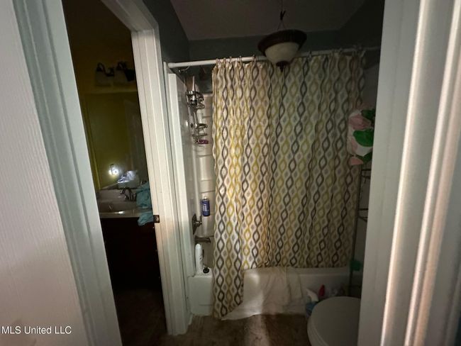 Bathroom | Image 12