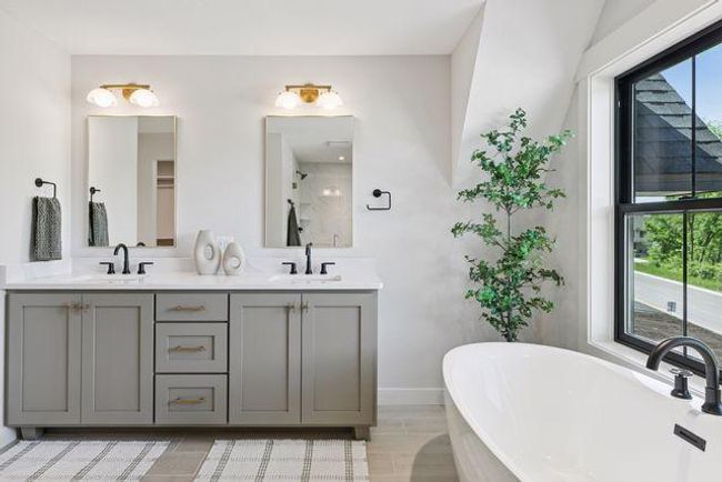 Owner's bath | Image 43