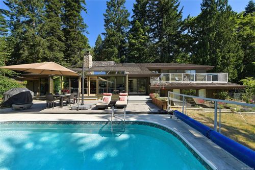 821 Dalkeith Ave, North Saanich, BC, V8L5G7 | Card Image