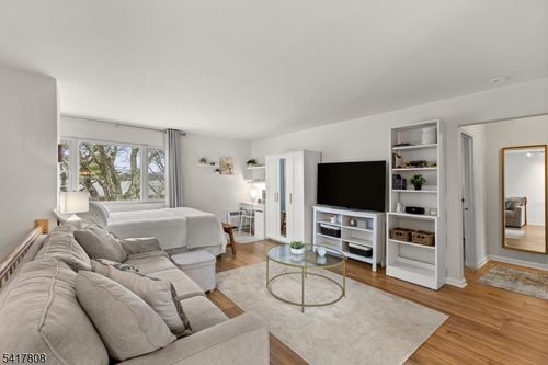 apt-93-9 Wedgewood Dr, Verona, NJ, 07044-4109 | Card Image