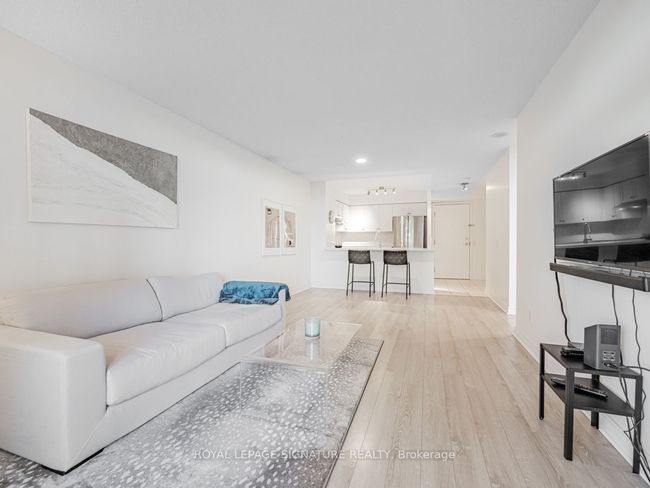 413 - 35 Kingsbridge Garden Cir, Condo with 2 bedrooms, 2 bathrooms and null parking in Mississauga ON | Image 6