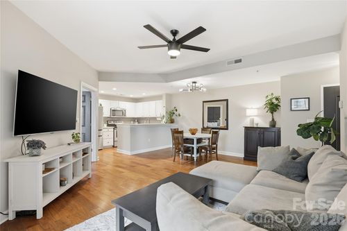 unit-305-718 W Trade St, Charlotte, NC, 28202-1344 | Card Image