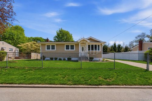 52 William St, Brentwood, NY, 11717-1113 | Card Image