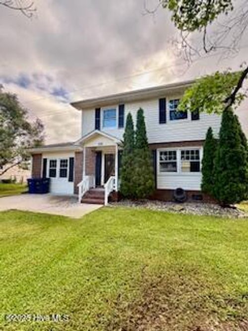 107 Valley Ct, Jacksonville, NC, 28540-5131 | Card Image