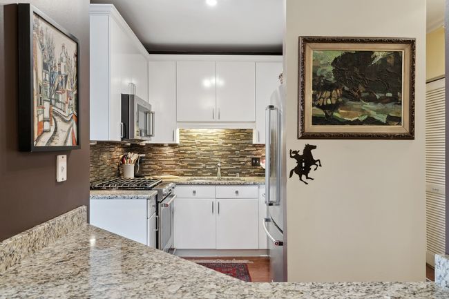 APT-1409 - 21 W Chestnut St, Condo with 2 bedrooms, 2 bathrooms and 1 parking in CHICAGO IL | Image 11