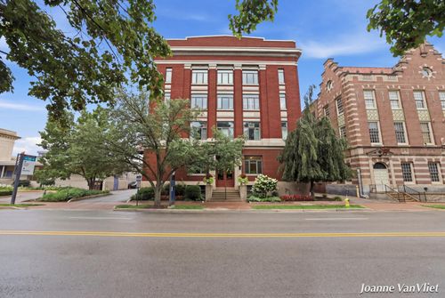 470-17 W 10th St, Holland, MI, 49423-3180 | Card Image