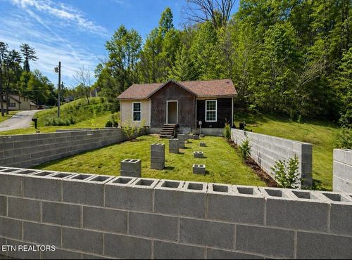 630 Country Estates Rd, Baxter, KY, 40806-7409 | Card Image
