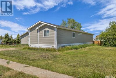 204 Colborne Ave, House other with 3 bedrooms, 2 bathrooms and null parking in Viscount SK | Image 2