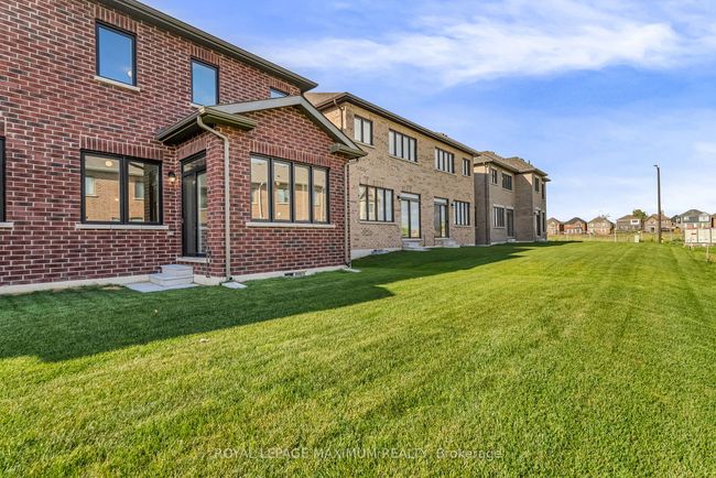 17 Bertram Gate, House attached with 4 bedrooms, 3 bathrooms and 1 parking in Whitby ON | Image 25
