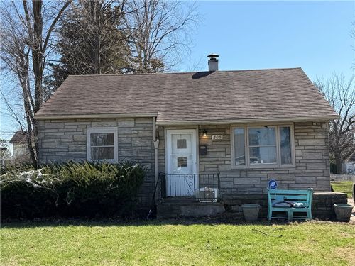 305 W Chestnut St, Hoopeston, IL, 60942-1728 | Card Image