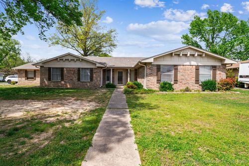 601 Willow Ct, Pryor, OK, 74361-8018 | Card Image