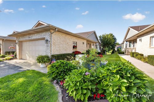 49-1085 Amber Cove Dr, Byron Center, MI, 49315-9741 | Card Image