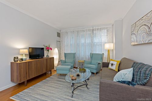 315-300 Mamaroneck Ave, White Plains, NY, 10605-6411 | Card Image