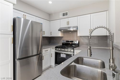 204-3144 Tarpon Dr, Las Vegas, NV, 89120-5142 | Card Image