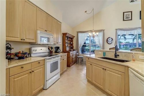 1041 Jardin Dr, NAPLES, FL, 34104-6614 | Card Image