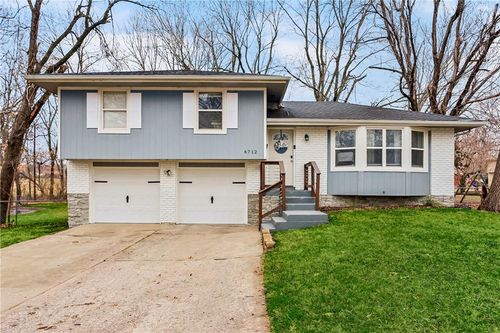6712 134th St, Grandview, MO, 64030-3236 | Card Image