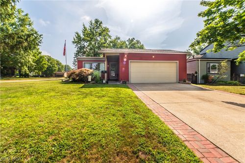 369 Big Bend Cir, Barberton, OH, 44203-4305 | Card Image