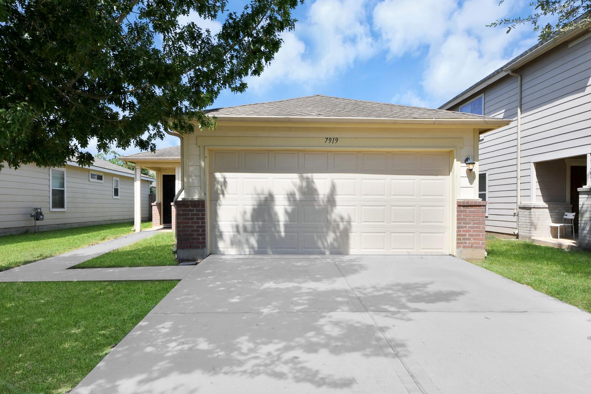 Residential Lease in Cypress 3